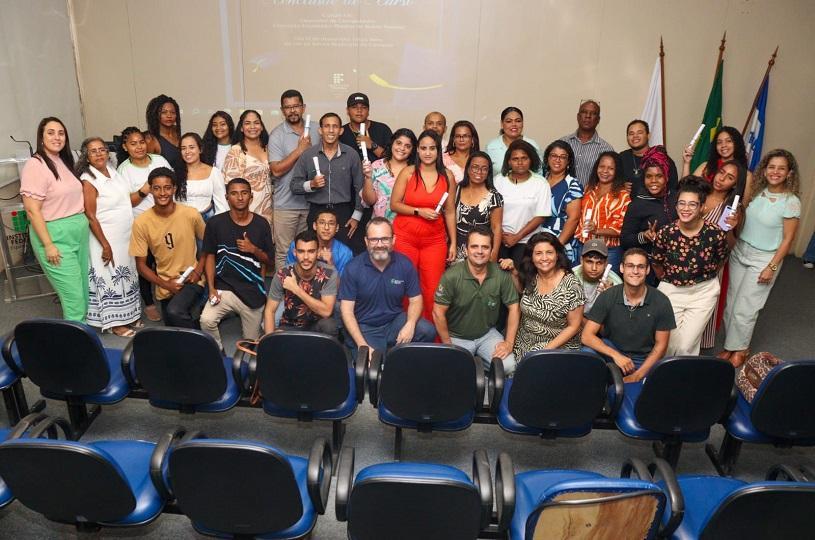 Alunos da EJA se formam em cursos de qualificação profissional no Ifes Serra