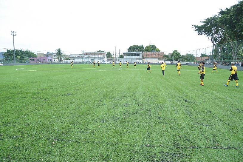 Nova Carapina II ganha campo de futebol revitalizado