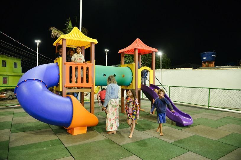 Cidade Continental ganha praça totalmente revitalizada