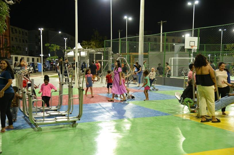 André Carloni ganha novo calçadão iluminado e praça revitalizada