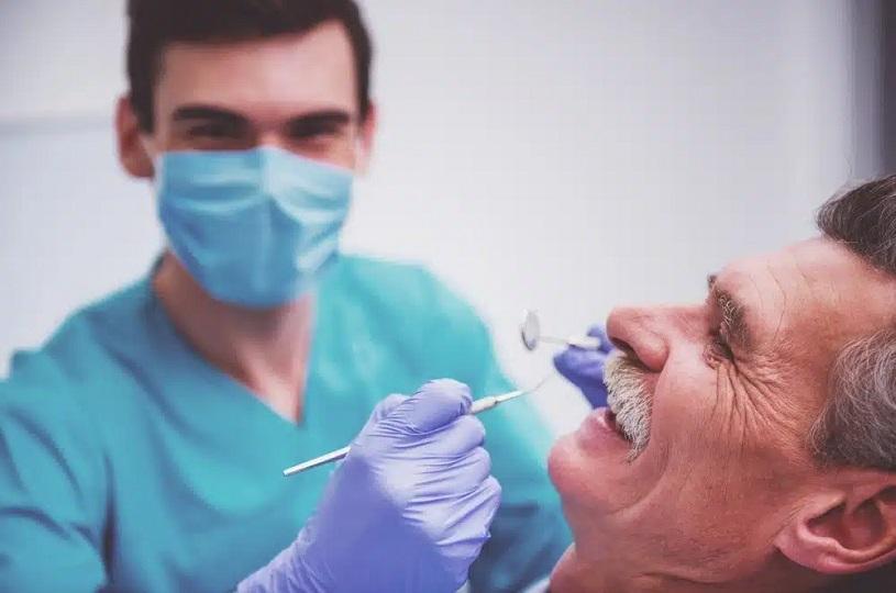 Saúde leva atendimento odontológico a idosos das instituições de longa permanência