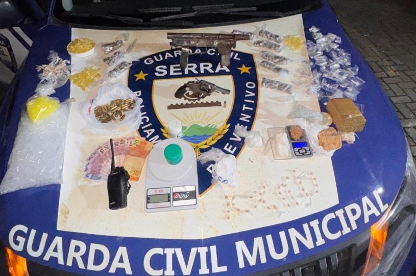 Guarda Civil Municipal da Serra apreende drogas e detém dois suspeitos no Bairro das Larnjeiras