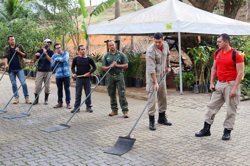 Brigadistas voluntários fazem curso de combate a incêndio no Mestre Álvaro