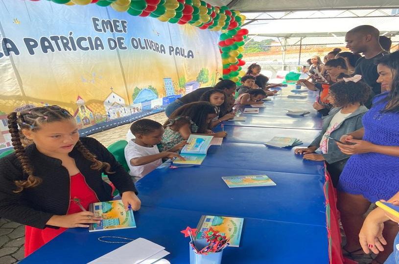Estudantes da Emef Carla Patrícia viram escritores