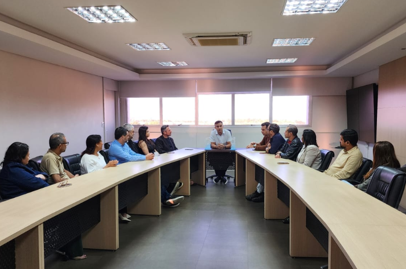 Prefeito recebe servidores para celebrar destaque nacional em qualidade contábil