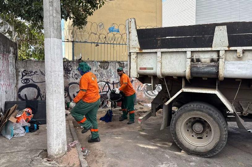 Força-tarefa recolhe resíduos e fiscaliza estabelecimentos na Serra