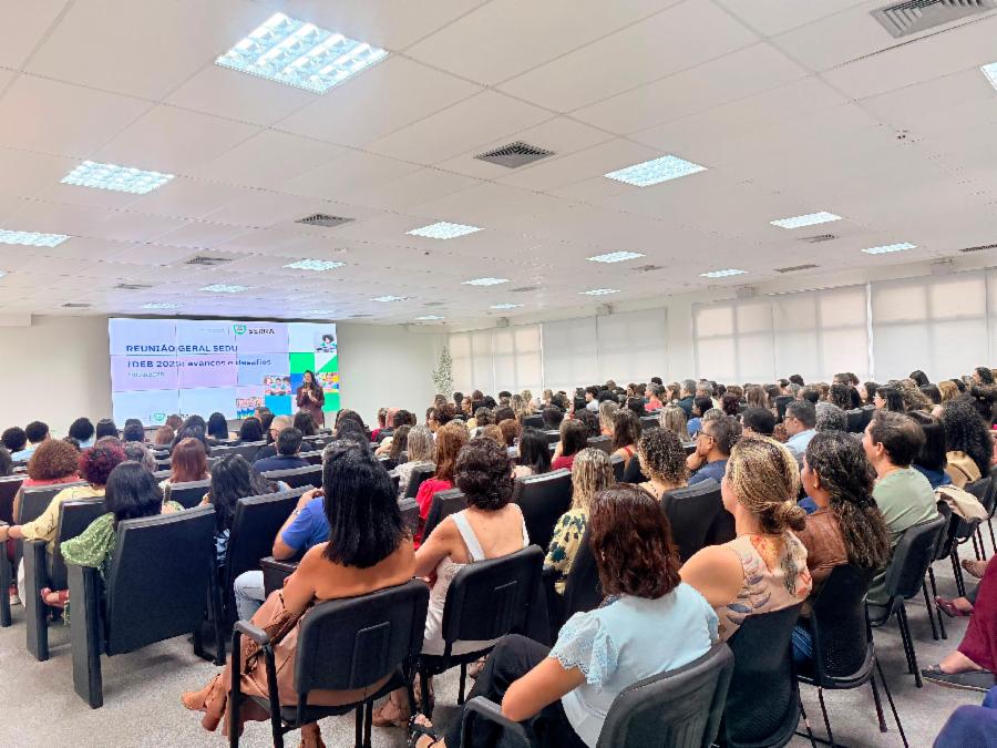 Educação reúne equipe para celebrar avanços do Ideb na Serra