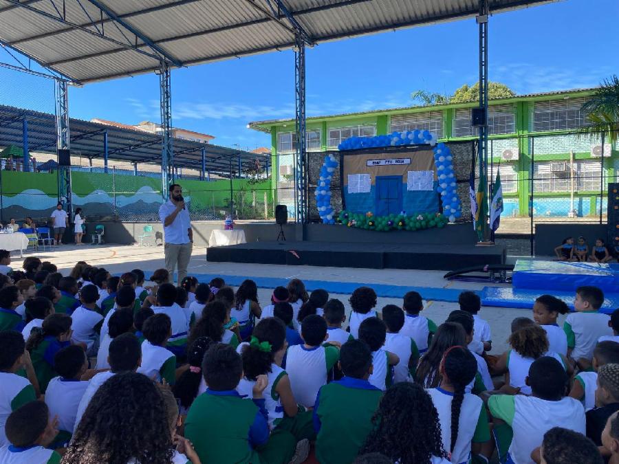 Escola Feu Rosa celebra 40 anos de história com balé, ginástica e show de talentos