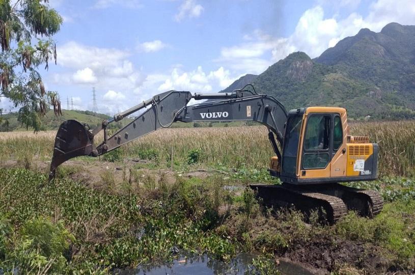 Serra mantém limpeza preventiva de canais em cinco bairros